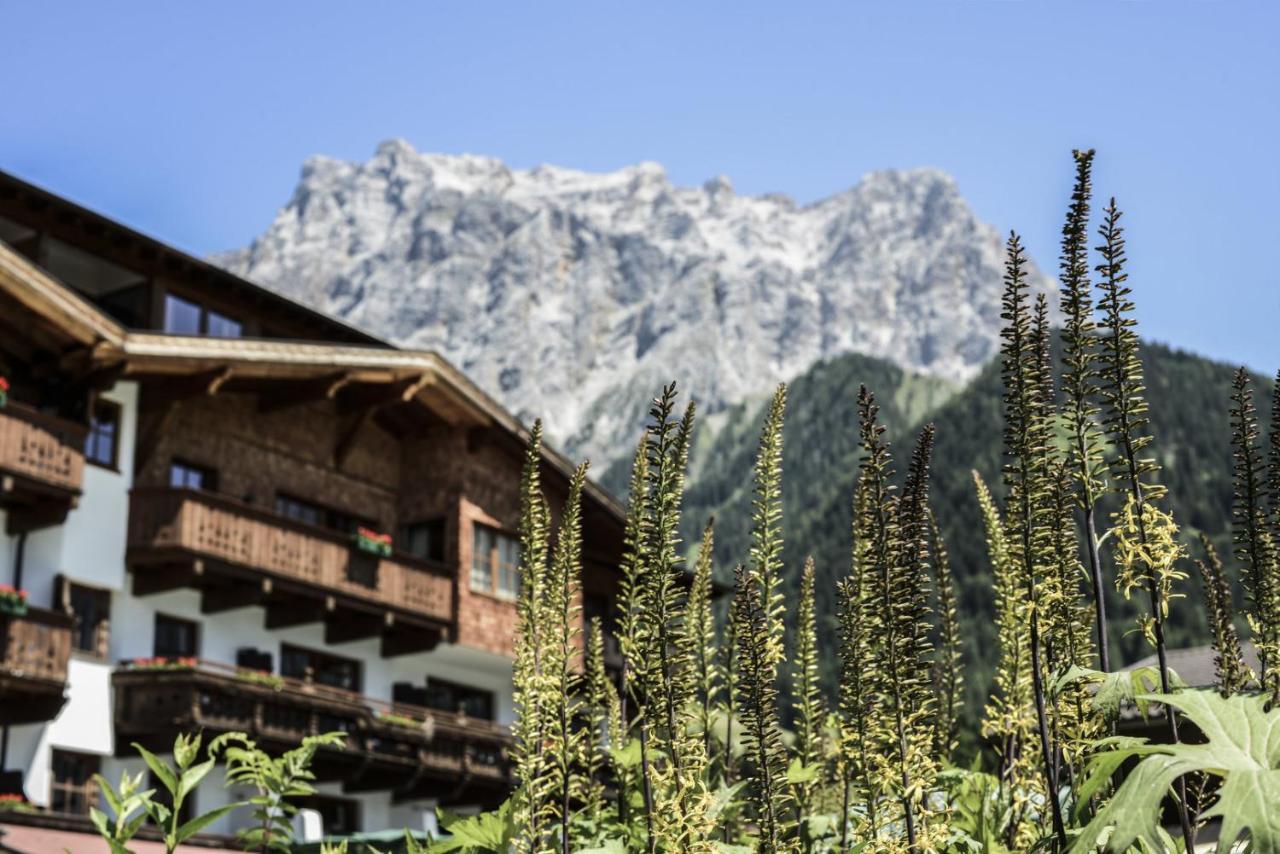 Hotel Tirolerhof - Familotel Zugspitze Ehrwald Bagian luar foto