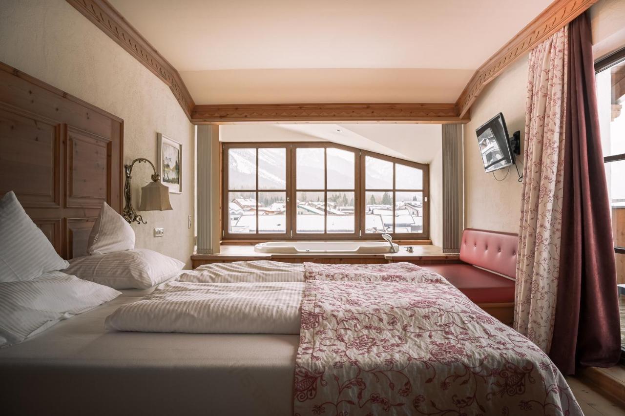 Hotel Tirolerhof - Familotel Zugspitze Ehrwald Bagian luar foto