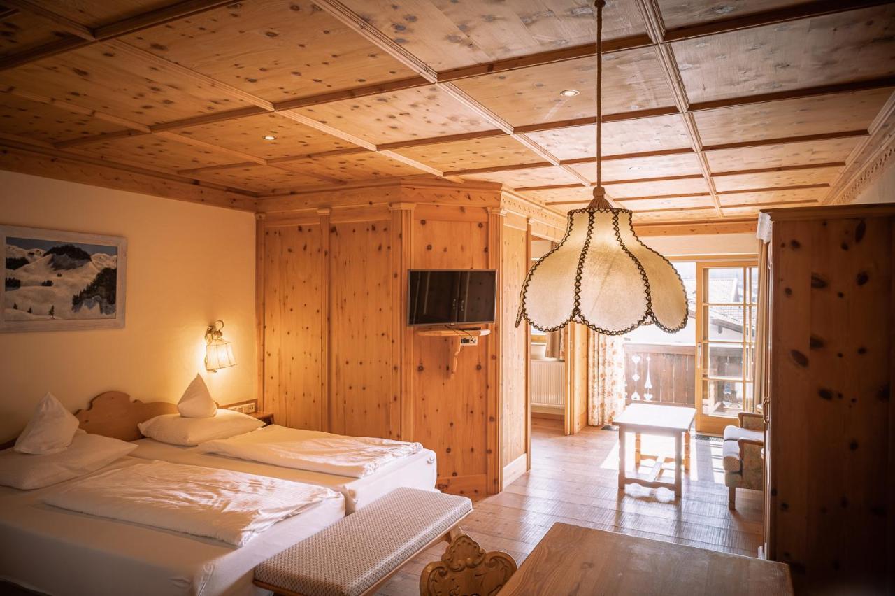 Hotel Tirolerhof - Familotel Zugspitze Ehrwald Bagian luar foto