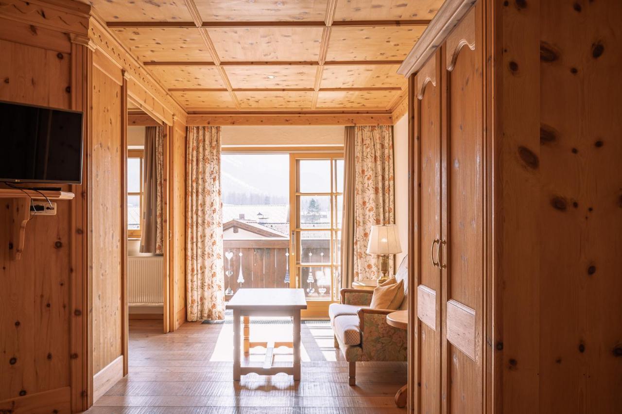 Hotel Tirolerhof - Familotel Zugspitze Ehrwald Bagian luar foto